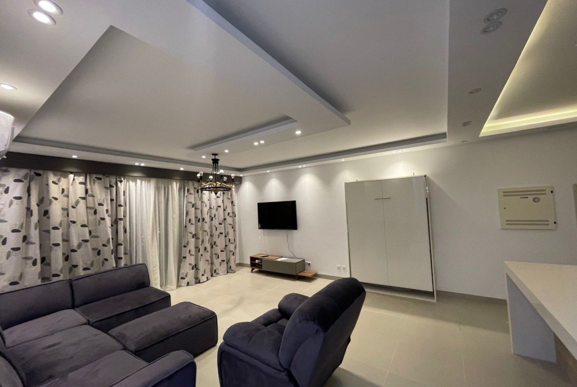 Modern furnished living room, Marassi Marina 1 North Coast chalet for rent | غرفة المعيشة بفرش مودرن، شاليه للإيجار في مراسي مارينا 1 الساحل الشمالي