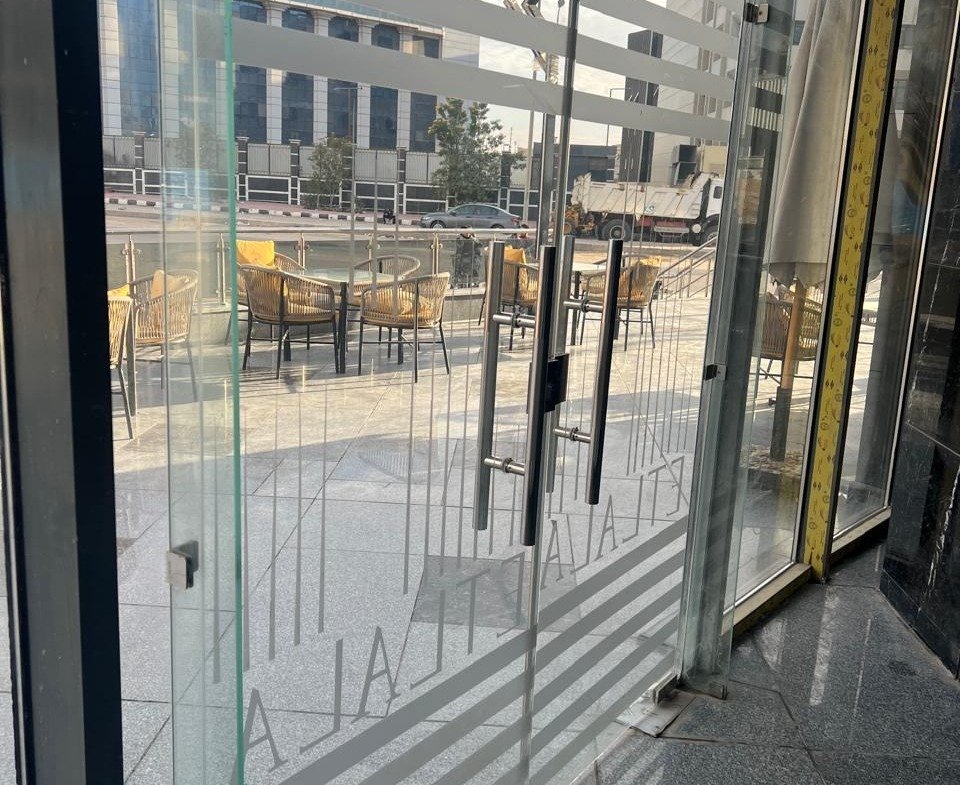 Street view through the mall entrance glazing, Fifth Settlement, New Cairo, shops for sale | فيو الشارع من زجاج مدخل المول، التجمع الخامس، القاهرة الجديدة، محلات للبيع