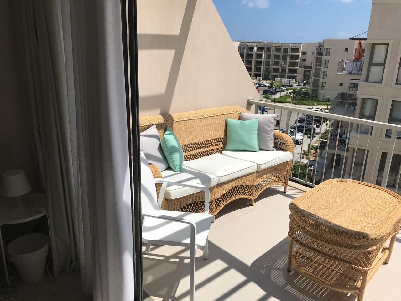 Terrace and surrounding buildings, chalet for sale in Marassi Marina 2, North Coast | التراس والمباني المحيطة، شاليه للبيع في مراسي مارينا 2، الساحل الشمالي