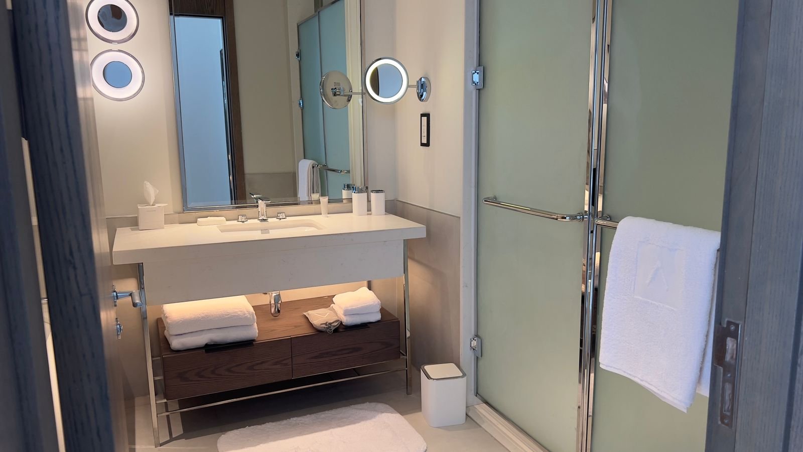 Bathroom with washbasin and glass shower in Marassi, North Coast