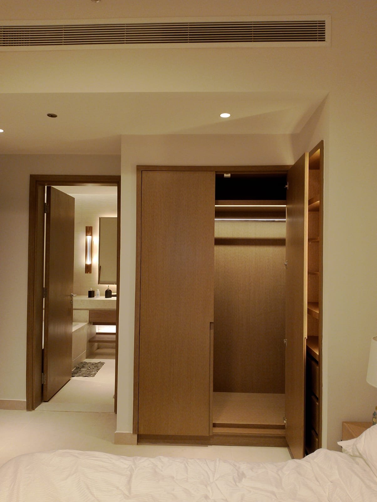 Wardrobe and passage to the bathroom in Marassi, North Coast