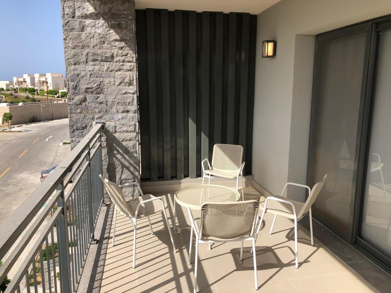 Outdoor terrace seating, chalet for sale in Marassi Marina 1, North Coast | جلسة التراس الخارجي، شاليه للبيع في مراسي مارينا 1، الساحل الشمالي