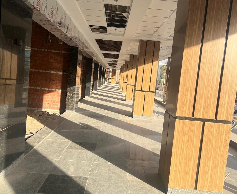 Common walkway between shopfronts, Fifth Settlement, New Cairo, shops for sale | الممر المشترك بين واجهات المحلات، التجمع الخامس، القاهرة الجديدة، محلات للبيع