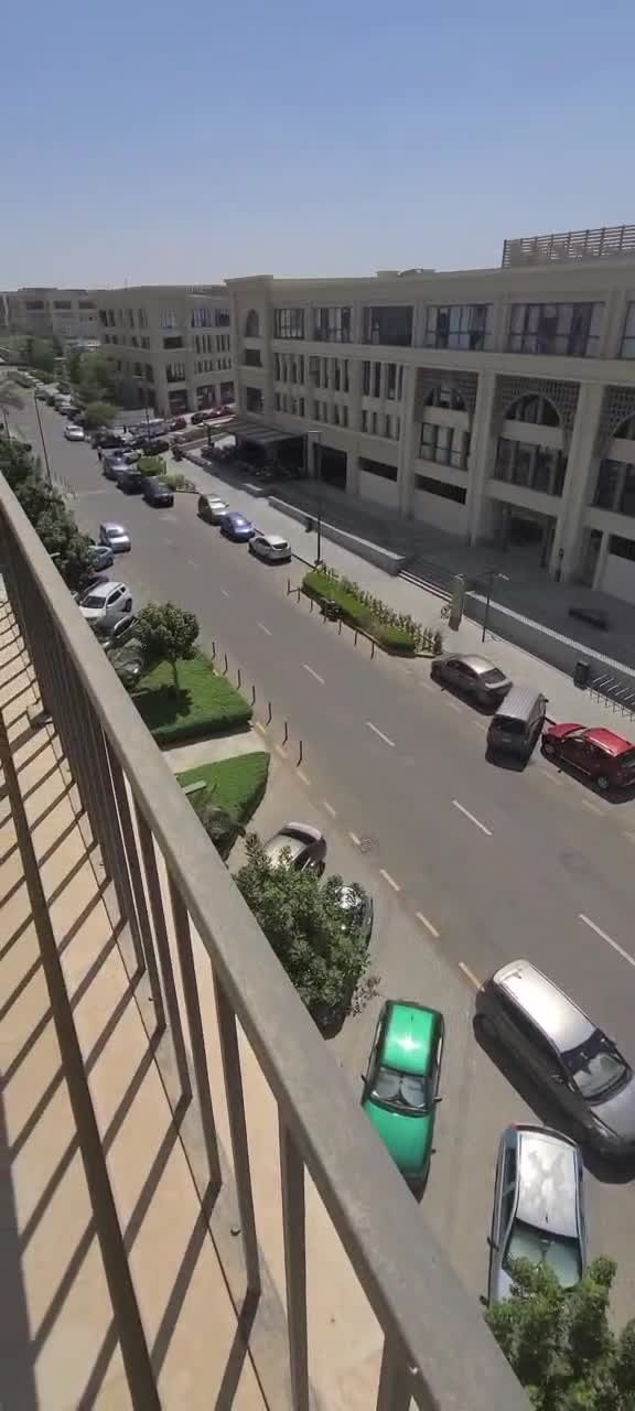 Boulevard view from the terrace, apartment for rent in Mivida Boulevard, New Cairo | إطلالة البوليفارد من التراس، شقة للإيجار في ميفيدا البوليفارد، القاهرة الجديدة