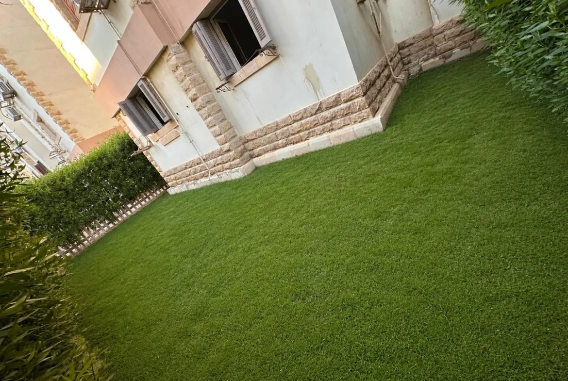 Private lawn at the corner of the ground floor - apartment in Sahafeen Compound, New Cairo