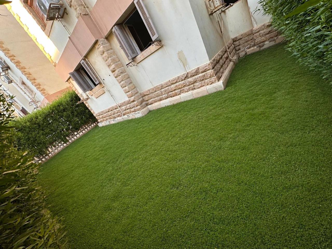 Private lawn at the corner of the ground floor - apartment in Sahafeen Compound, New Cairo