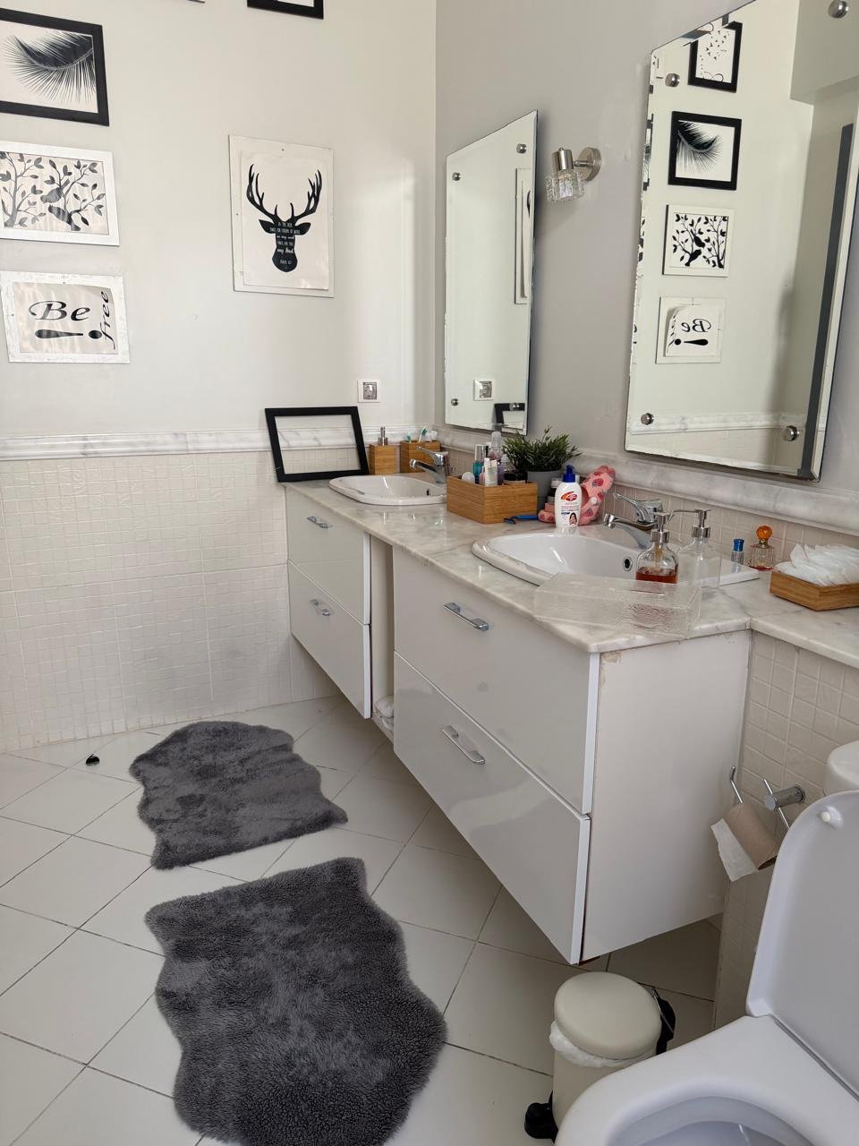 Bathroom with twin basin, Marassi Blanca villa for sale | حمام بحوضين، فيلا للبيع في مراسي بلانكا