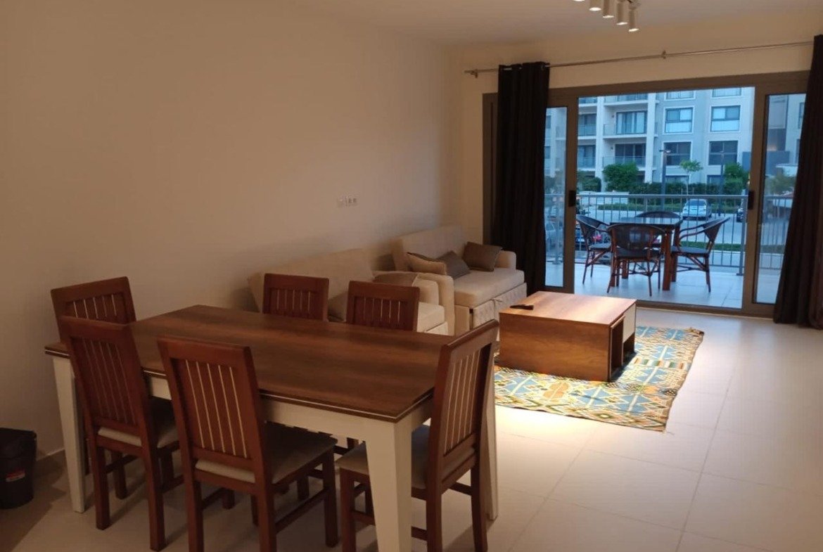Dining area and balcony doors, Marassi Marina 2 chalet for sale | السفرة وأبواب البلكونة، شاليه للبيع في مراسي مارينا 2
