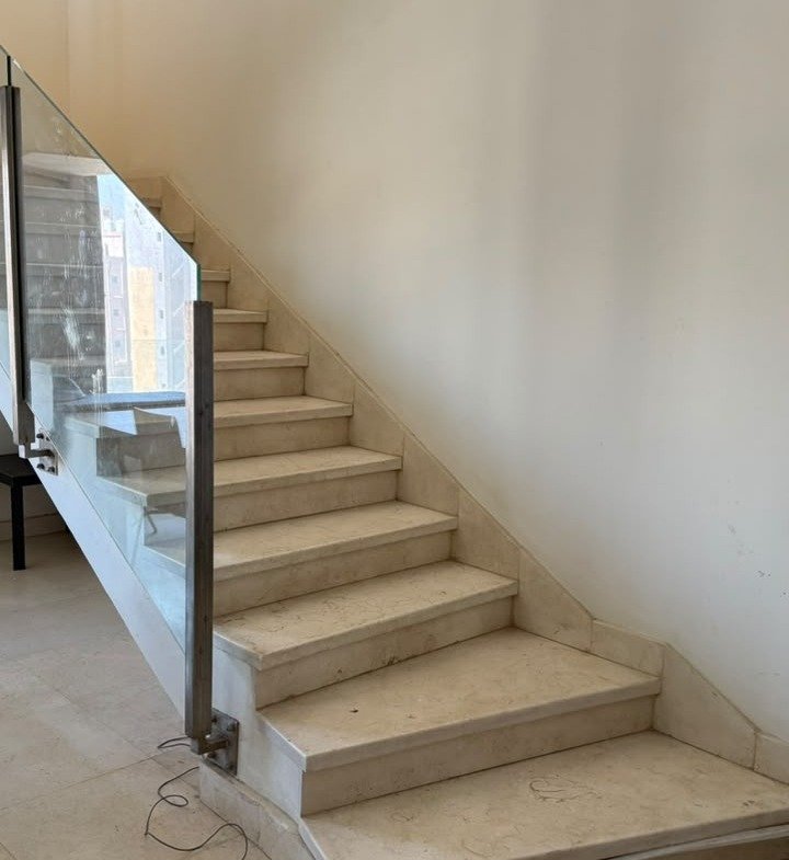 Indoor staircase, The Village penthouse for sale | سلم داخلي، بنتهاوس للبيع في ذا فيلدج