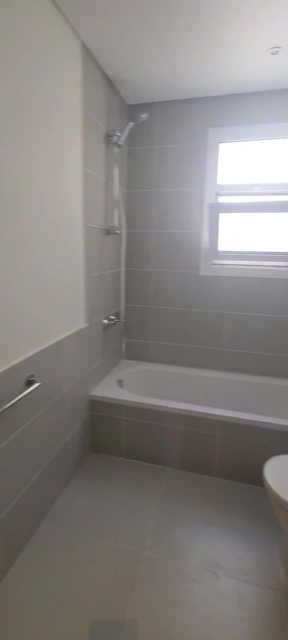 183-mivida-boulevard-apartment-rent-324-08 Bathroom with bathtub, apartment for rent in Mivida Boulevard, New Cairo | حمام بحوض استحمام، شقة للإيجار في ميفيدا البوليفارد، القاهرة الجديدة