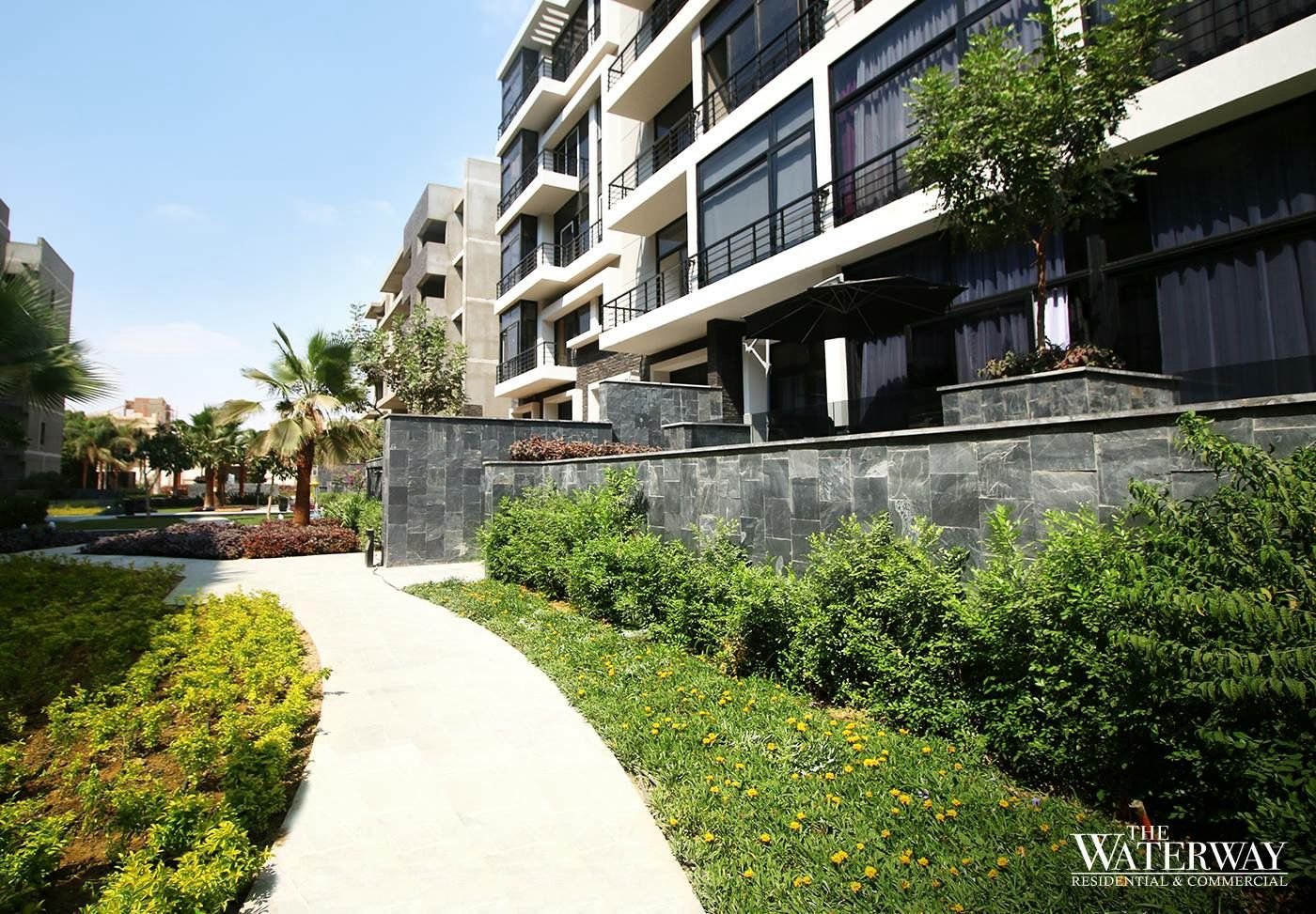 189-waterway1-duplex-sale-326-02 Exterior and garden path, duplex for sale in Waterway 1, New Cairo | واجهة وممر الحديقة، دوبلكس للبيع في واتر واي 1، القاهرة الجديدة