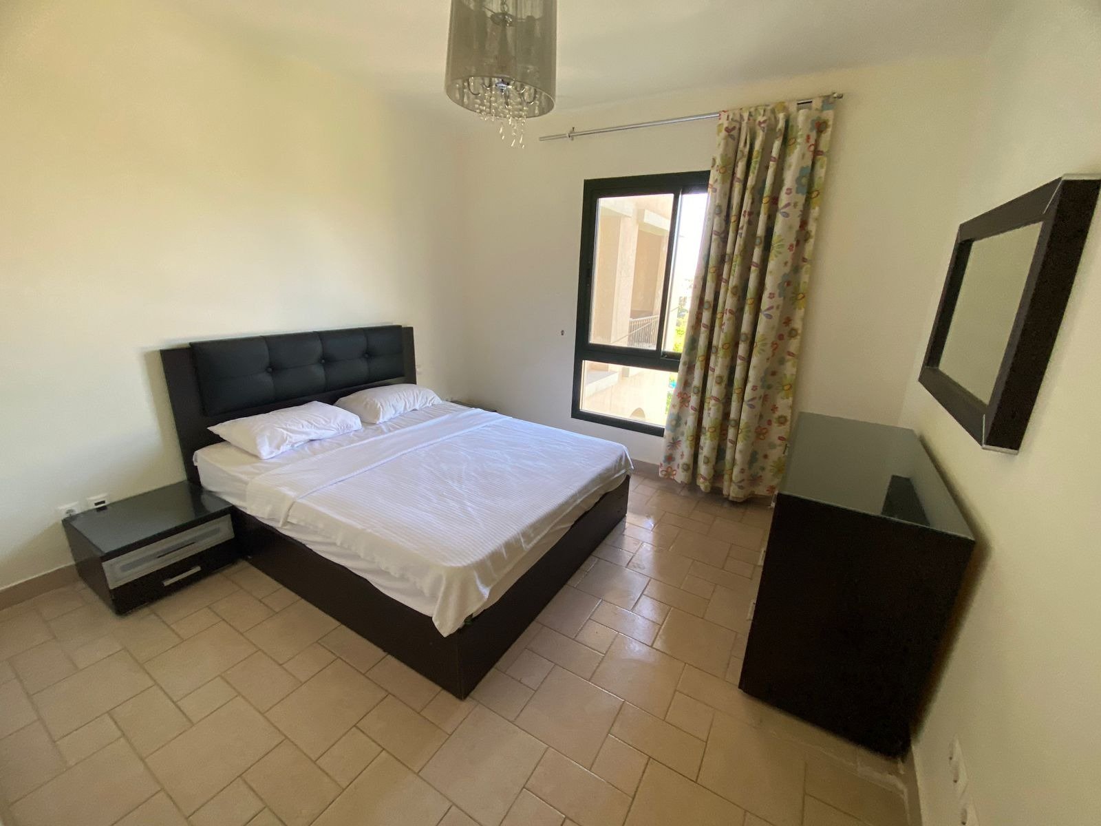 Bedroom with double bed, chalet for rent in Marassi Catania, North Coast | غرفة نوم بسرير مزدوج، شاليه للإيجار في مراسي كاتانيا، الساحل الشمالي