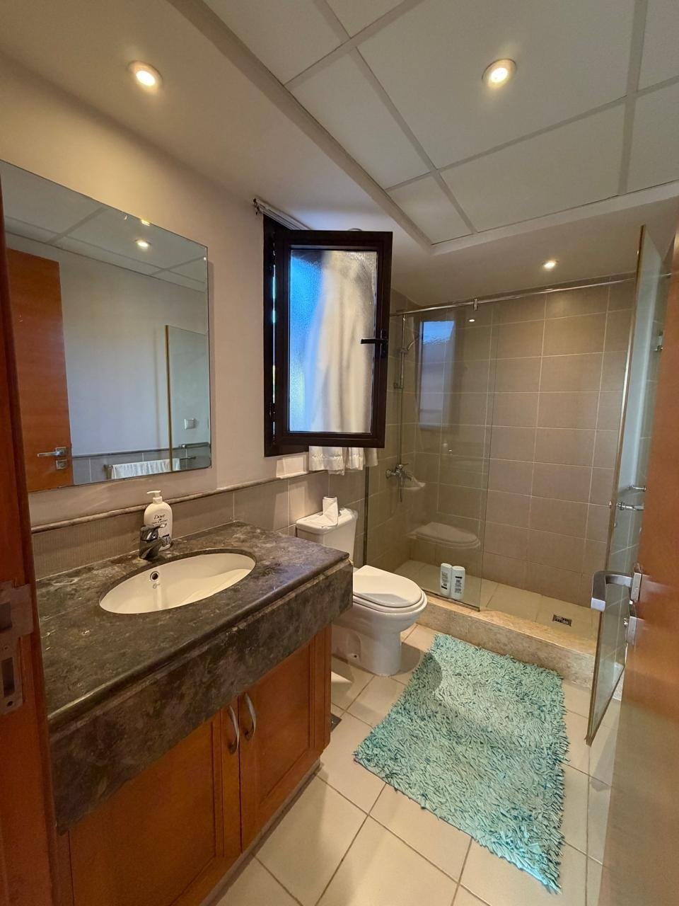19-marassi-verona-295-08 Bathroom with bathtub, villa for rent in Marassi Verona, North Coast | حمام بحوض استحمام، فيلا للإيجار في مراسي فيرونا، الساحل الشمالي