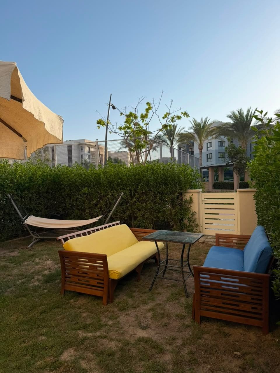 2-marassi-marina-286-01 Garden with outdoor seating, chalet for rent in Marassi Marina 1, North Coast | حديقة بجلسة خارجية، شاليه للإيجار في مراسي مارينا 1، الساحل الشمالي