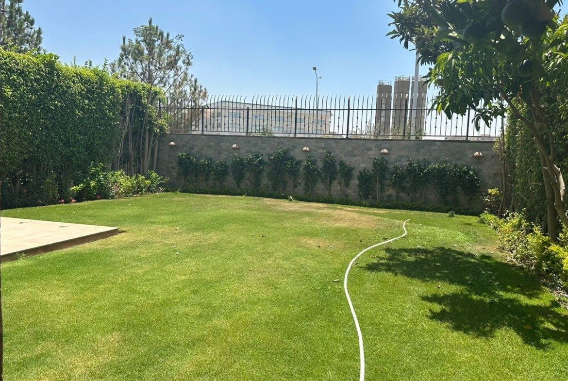 Private landscaped garden, Mivida twin house for sale or rent | حديقة خاصة مجهزة، توين هاوس للبيع أو للإيجار في ميفيدا