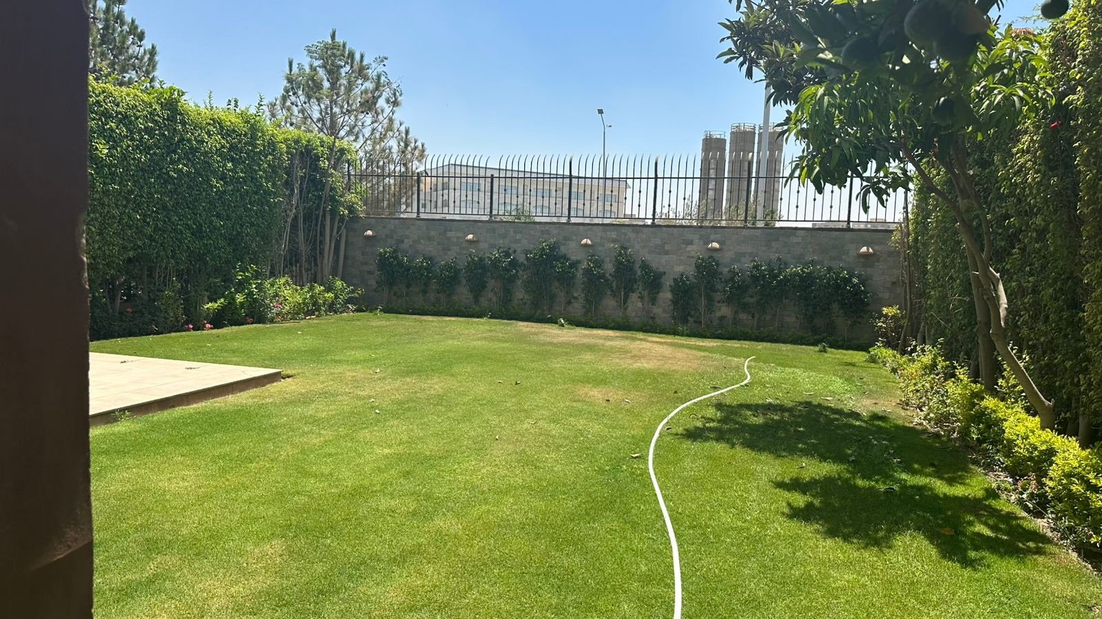 2-mivida-twin-sale-254-01 Private landscaped garden, Mivida twin house for sale or rent | حديقة خاصة مجهزة، توين هاوس للبيع أو للإيجار في ميفيدا