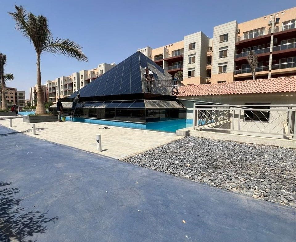 Communal pool and surrounding residential buildings in Promenade, Fifth Settlement, New Cairo, apartment for sale | حمام السباحة المشترك والمباني المحيطة في برومناد التجمع الخامس، شقة للبيع