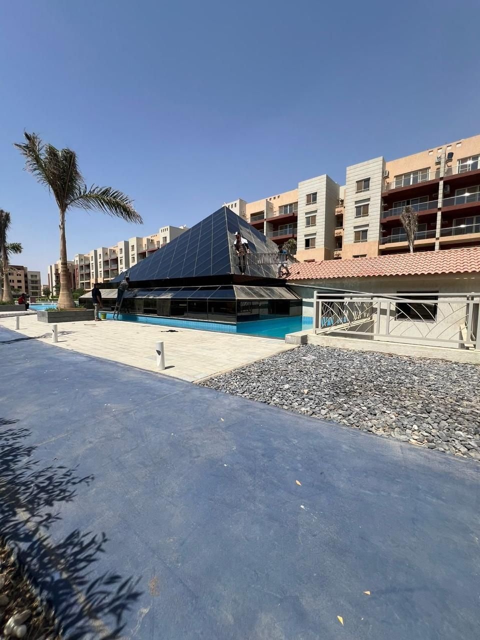 Communal pool and surrounding residential buildings in Promenade, Fifth Settlement, New Cairo, apartment for sale | حمام السباحة المشترك والمباني المحيطة في برومناد التجمع الخامس، شقة للبيع