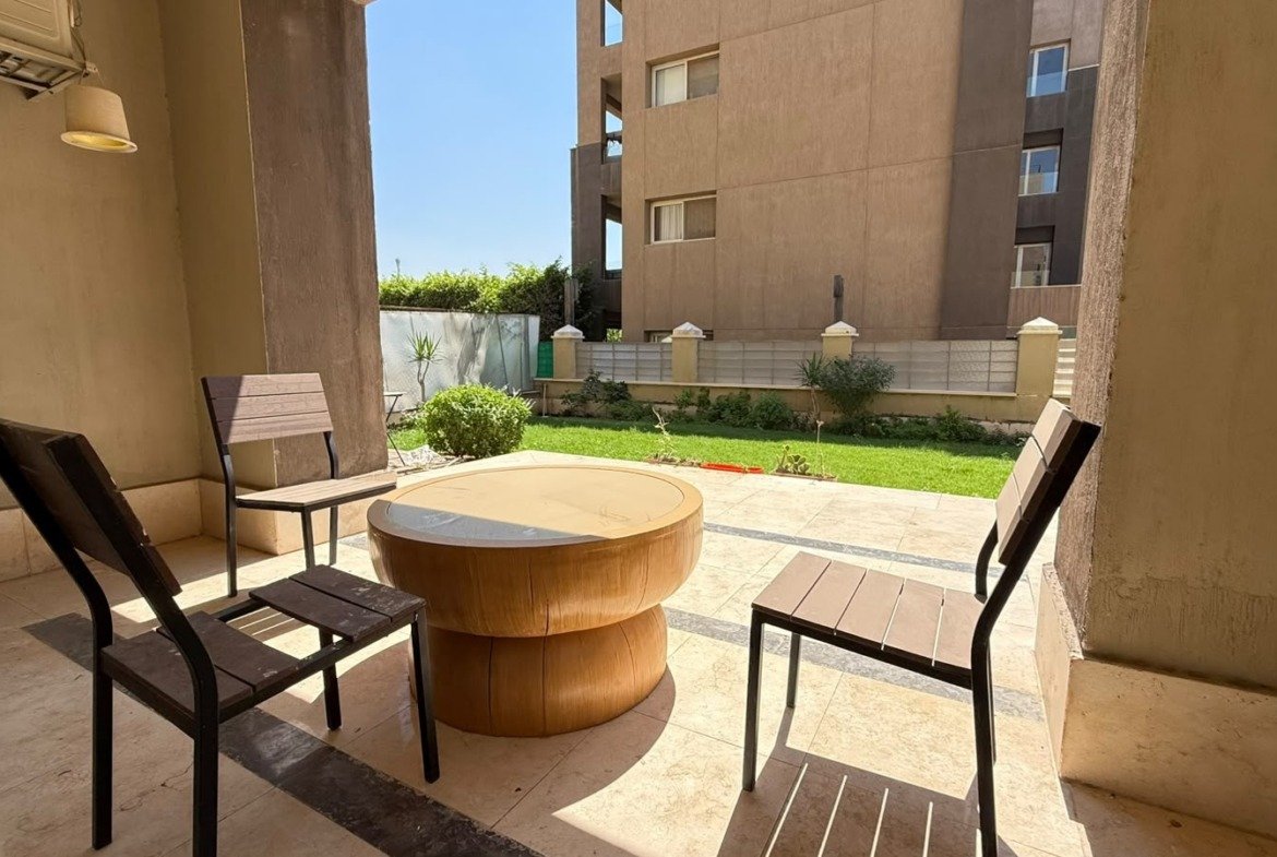 Covered terrace seating, The Village garden apartment for sale | جلسة التراس المغطى، شقة بحديقة للبيع في ذا فيلدج