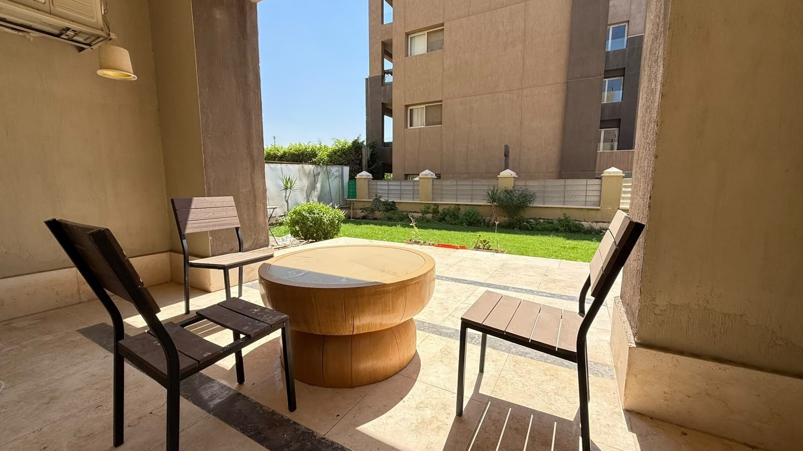 2-the-village-garden-apartment-sale-441-01 Covered terrace seating, The Village garden apartment for sale | جلسة التراس المغطى، شقة بحديقة للبيع في ذا فيلدج