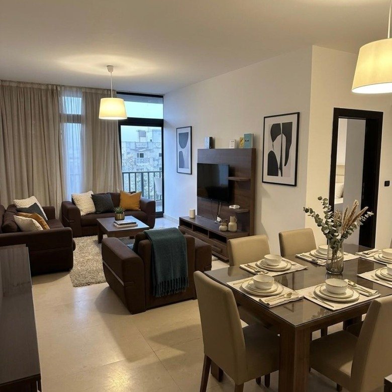 Reception and dining area, apartment for sale in Waterway 1, New Cairo | الريسيبشن ومنطقة الطعام، شقة للبيع في واتر واي 1، القاهرة الجديدة