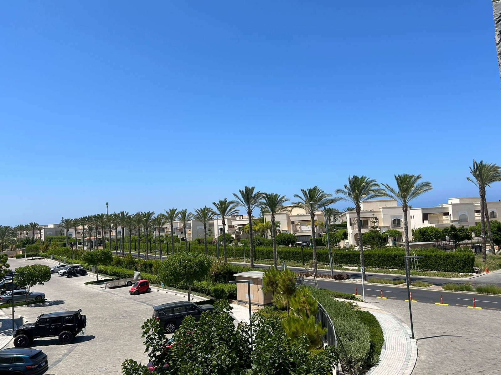 Landscaped surroundings in Marassi, chalet for rent in Marassi Marina 1, North Coast - R&C Estate | المساحات الخضراء المحيطة في مراسي، شاليه للإيجار في مراسي مارينا 1، الساحل الشمالي - R&C Estate