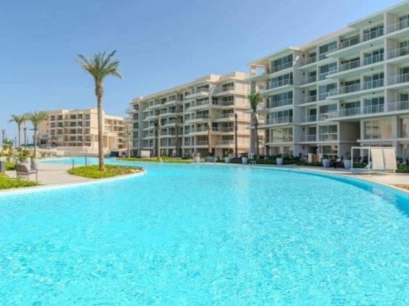 Lagoon and apartment buildings in daylight, chalet for rent in Marassi Marina Views, North Coast | اللاجون والمباني في النهار، شاليه للإيجار في مراسي مارينا فيوز، الساحل الشمالي