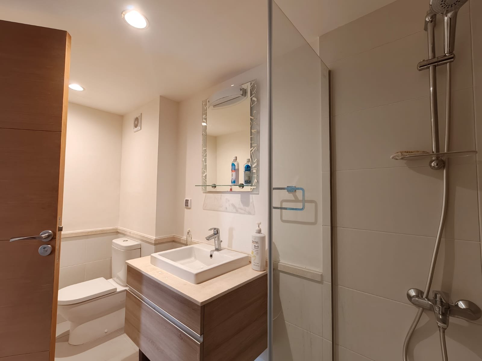 Bathroom with shower, Marassi Marina 2 chalet for rent | حمام بدش، شاليه للإيجار في مراسي مارينا 2