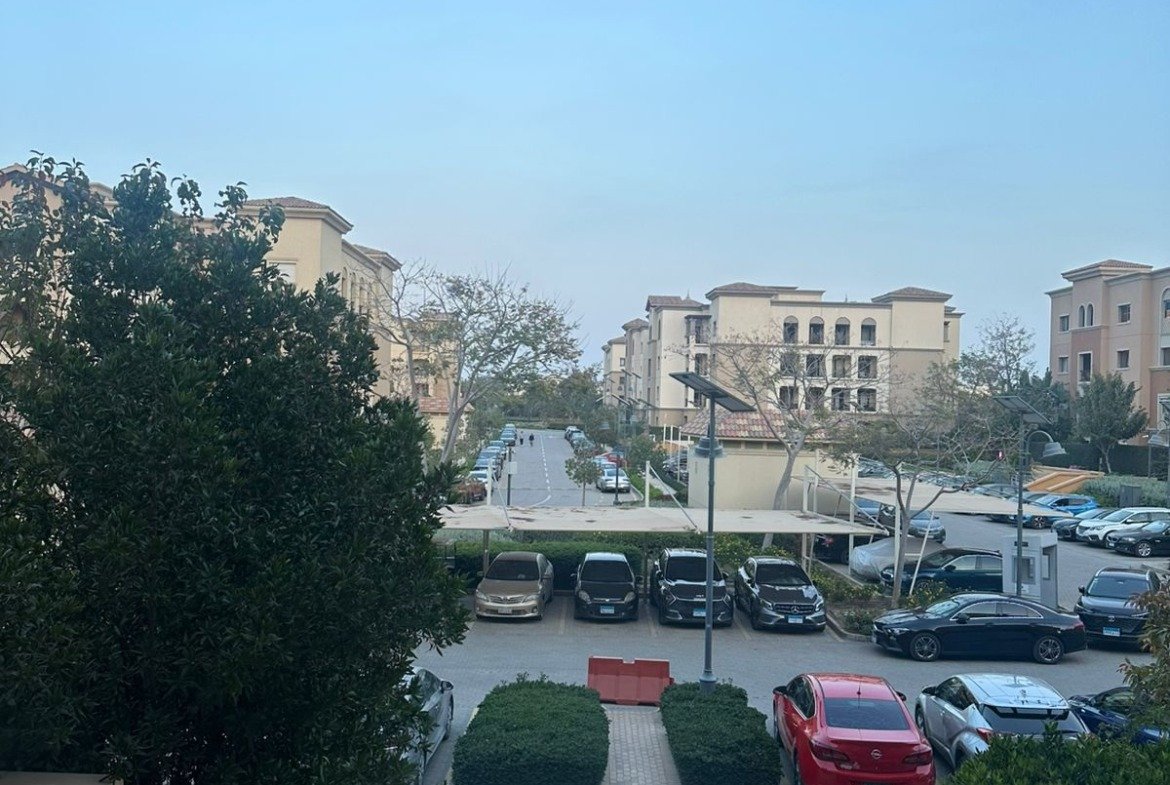 Residential street and landscaping, Mivida Parcel23 apartment for sale | شارع سكني ولاندسكيب، شقة للبيع في ميفيدا بارسل23
