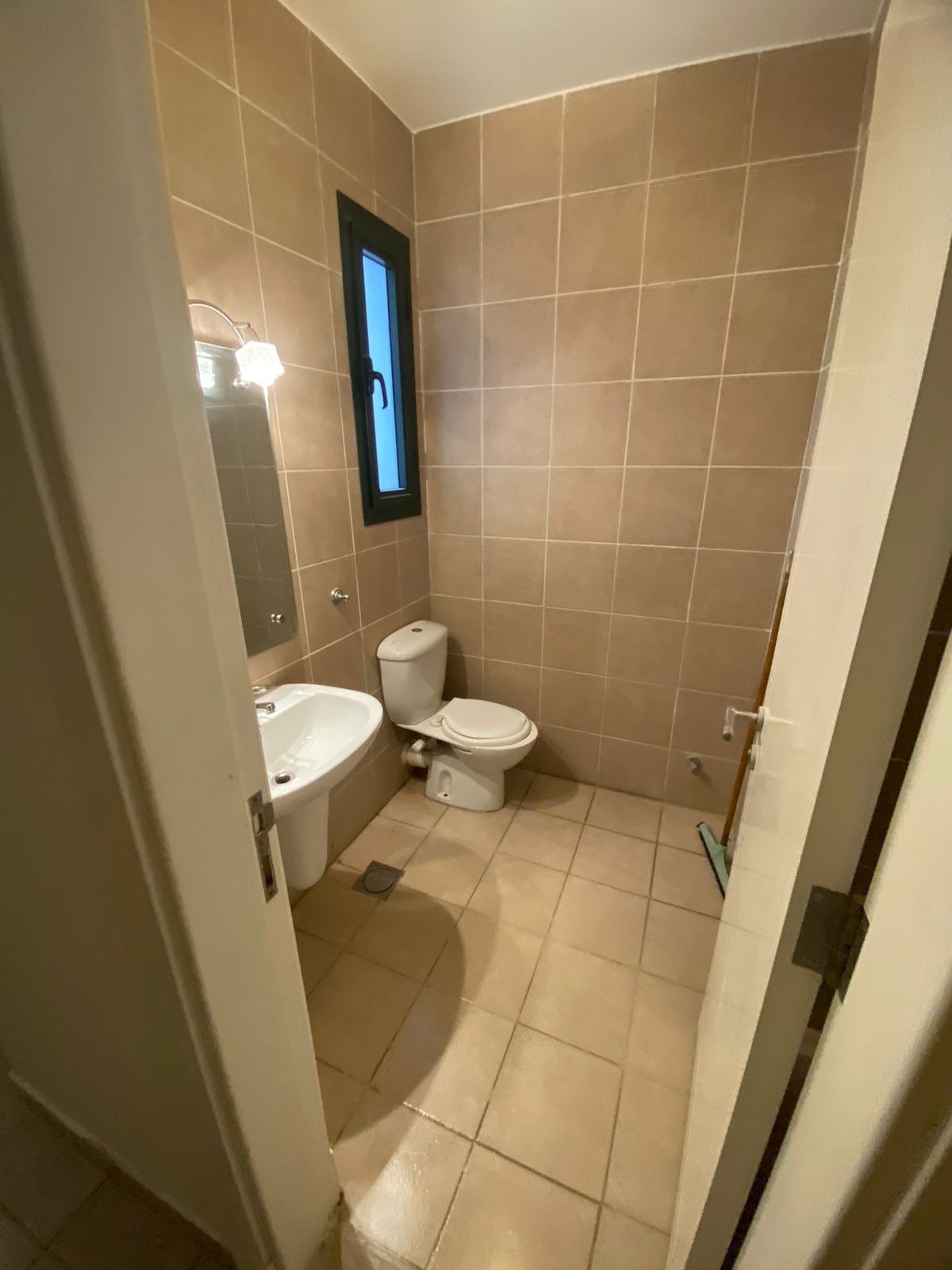 Bathroom with shower, chalet for rent in Marassi Catania, North Coast | حمام بدش، شاليه للإيجار في مراسي كاتانيا، الساحل الشمالي