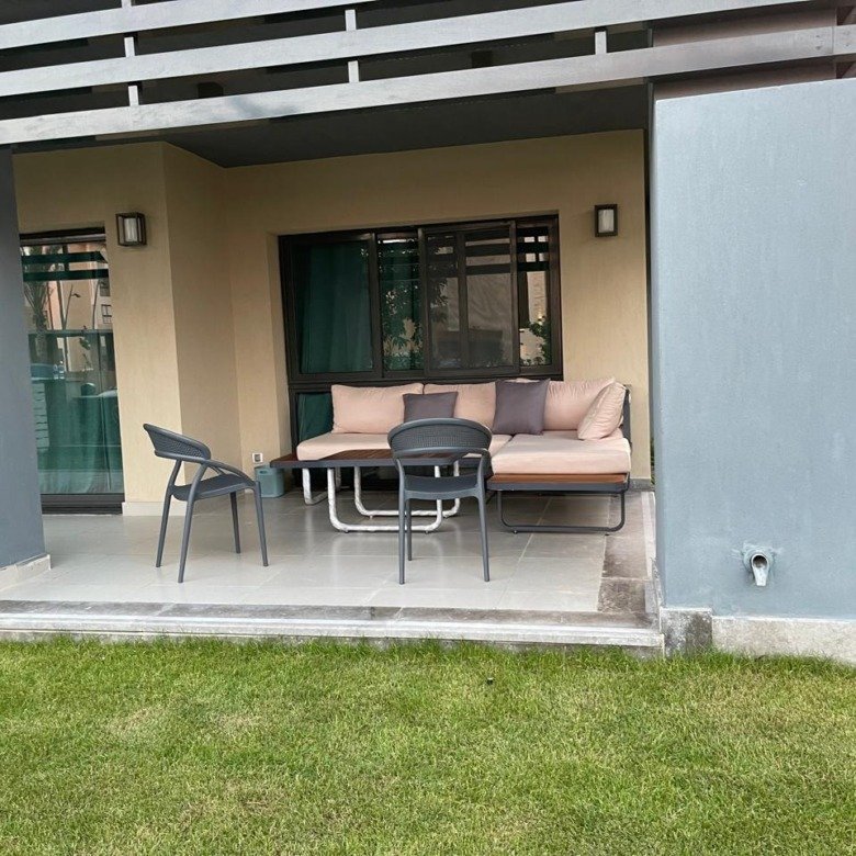 Chalet exterior and private garden, chalet for rent in Marassi Marina 1, North Coast | واجهة الشاليه والحديقة الخاصة، شاليه للإيجار في مراسي مارينا 1، الساحل الشمالي