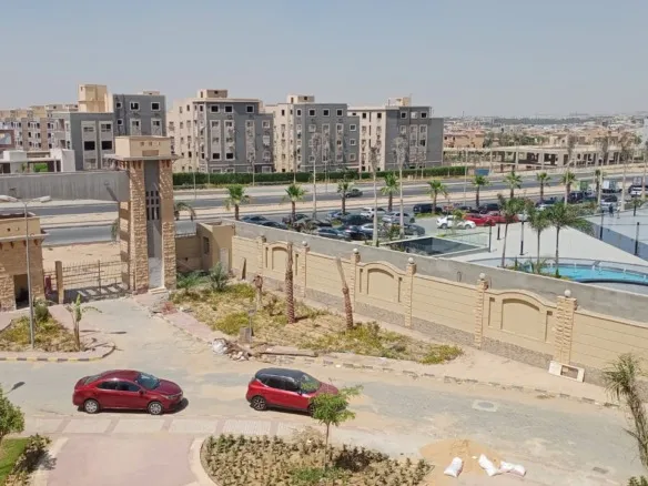 Compound pool view from Paradise apartment - فيو حمام سباحة الكمبوند من شقة براديس - شقة للإيجار التجمع