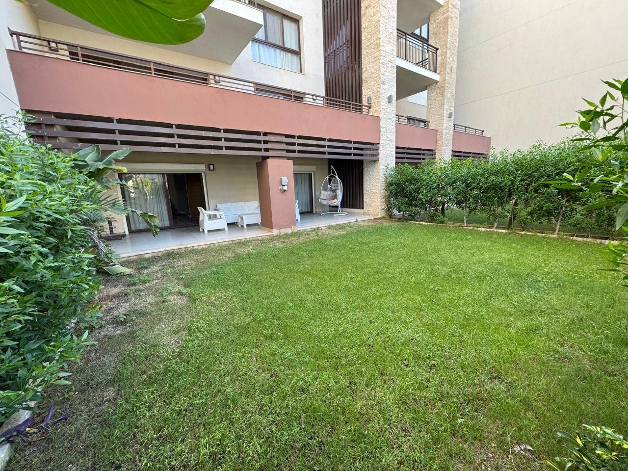 Private garden and ground-floor exterior, chalet for rent in Marassi Marina Residences, North Coast | حديقة خاصة وواجهة الوحدة الأرضية، شاليه للإيجار في مراسي مارينا ريزيدنس، الساحل الشمالي
