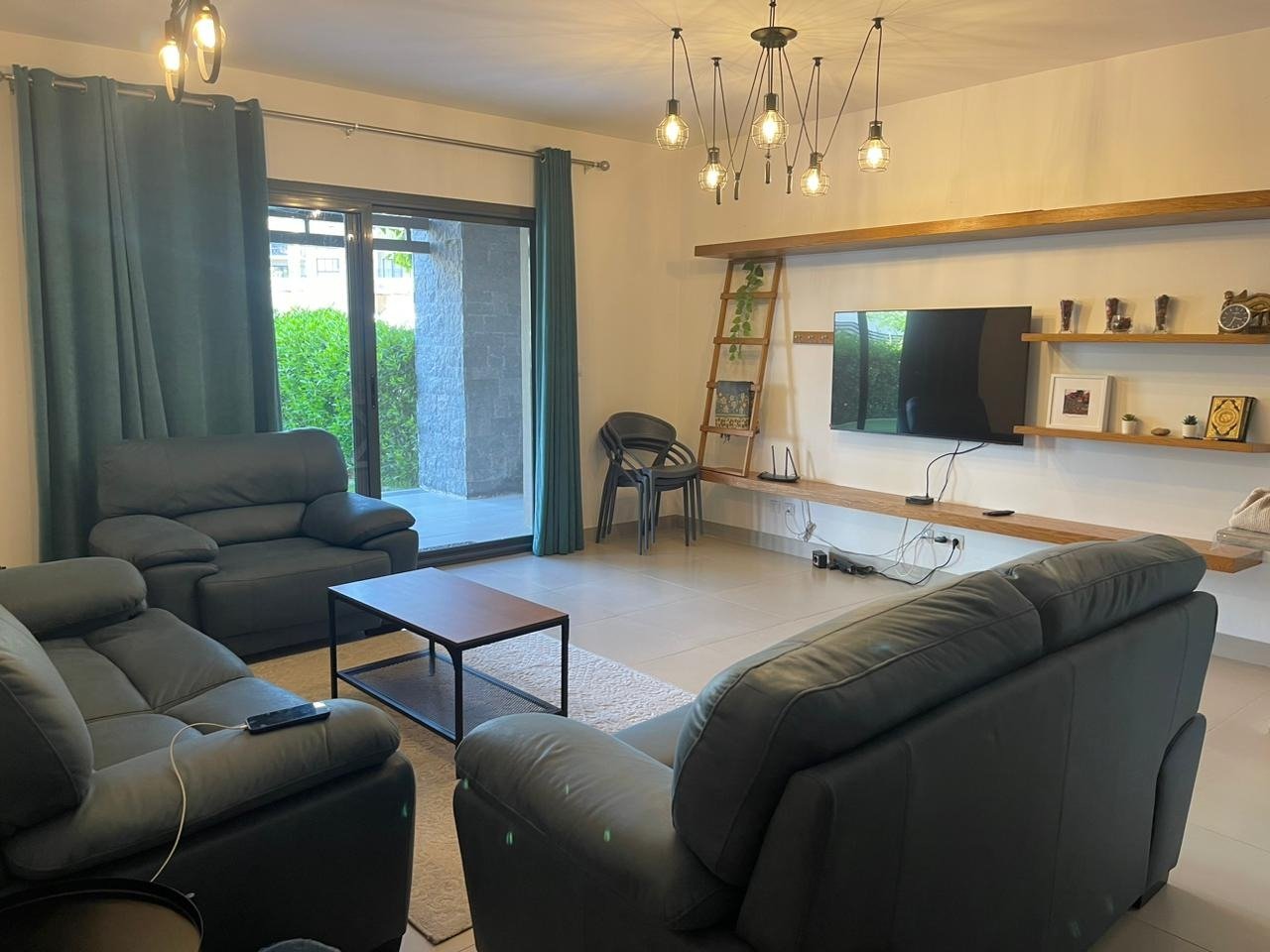 26-marassi-marina-297-03 Living room seating, chalet for rent in Marassi Marina 1, North Coast | جلسة غرفة المعيشة، شاليه للإيجار في مراسي مارينا 1، الساحل الشمالي