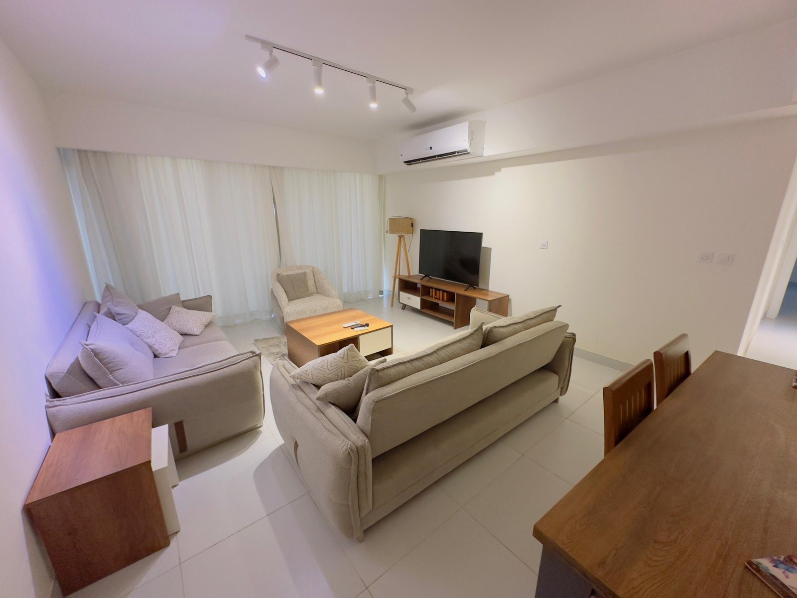 26-marassi-marina-views-293-05 Living room seating, chalet for rent in Marassi Marina Views, North Coast | جلسة غرفة المعيشة، شاليه للإيجار في مراسي مارينا فيوز، الساحل الشمالي