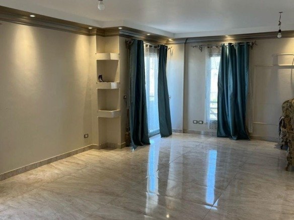 Reception with balcony doors, The Square apartment for rent | ريسيبشن بأبواب بلكونة، شقة للإيجار في ذا سكوير