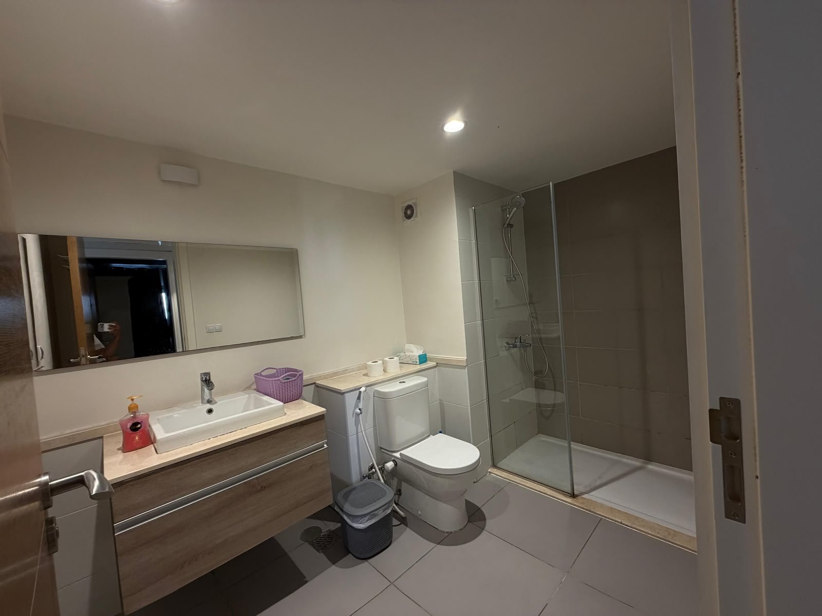28-marassi-marina-2-300-07 Bathroom with shower enclosure, chalet for rent in Marassi Marina 2, North Coast | حمام بكابينة دش، شاليه للإيجار في مراسي مارينا 2، الساحل الشمالي