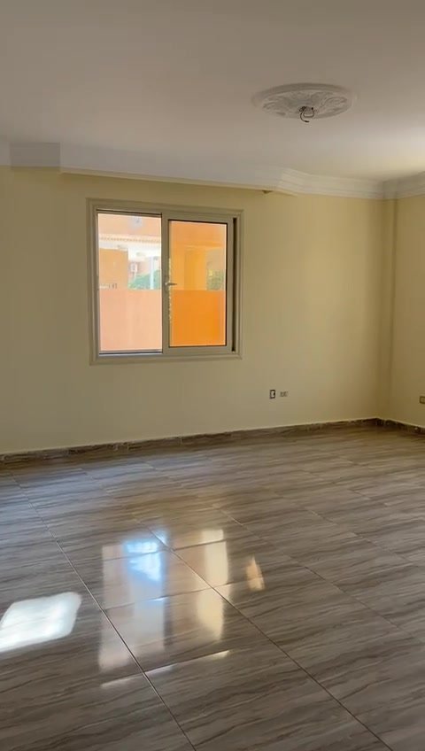 2nd-district-300sqm-35-01 Empty room with a glossy wood-look floor and a window - apartment in 2nd District, 5th Settlement
