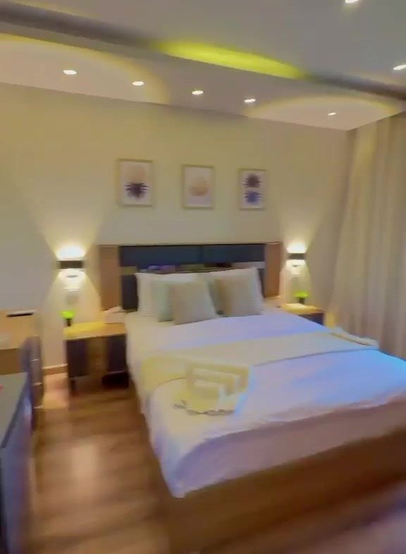 Furnished bedroom with bedside lamps, Beverly Hills, Sheikh Zayed, studio for rent | غرفة النوم المفروشة والأباجورات، بيفرلي هيلز، الشيخ زايد، استوديو للإيجار