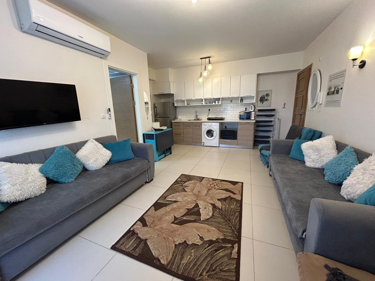 Living area and open kitchen, Marassi Marina 2 North Coast chalet for rent | المعيشة والمطبخ المفتوح، شاليه للإيجار في مراسي مارينا 2 الساحل الشمالي