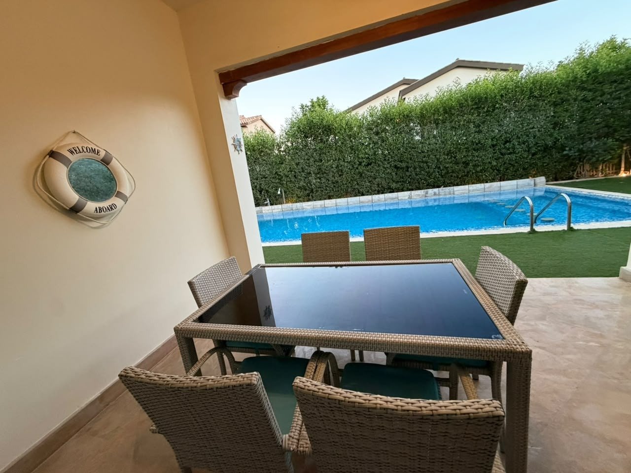 3-marassi-victoria-291-02 Covered poolside dining area, villa for rent in Marassi Victoria, North Coast | جلسة طعام مغطاة بجوار حمام السباحة، فيلا للإيجار في مراسي فيكتوريا، الساحل الشمالي