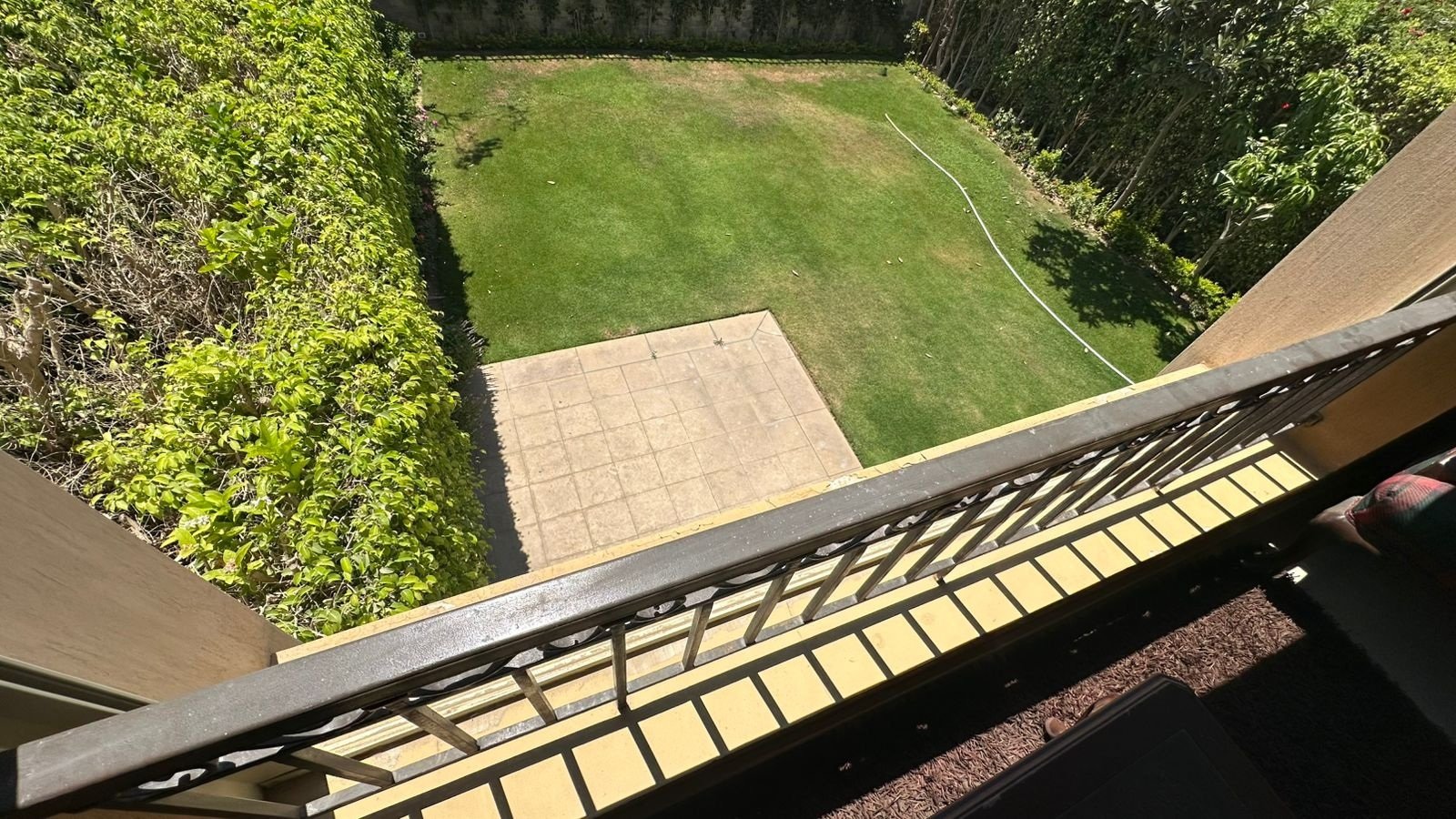 3-mivida-twin-sale-254-02 Balcony overlooking private garden, Mivida twin house for sale or rent | بلكونة تطل على الحديقة الخاصة، توين هاوس للبيع أو للإيجار في ميفيدا