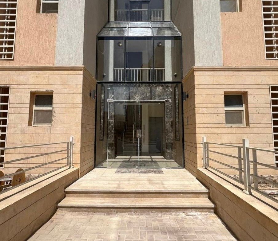 Residential building entrance and lift in Promenade, Fifth Settlement, New Cairo, apartment for sale | مدخل المبنى السكني والأسانسير في برومناد التجمع الخامس، شقة للبيع