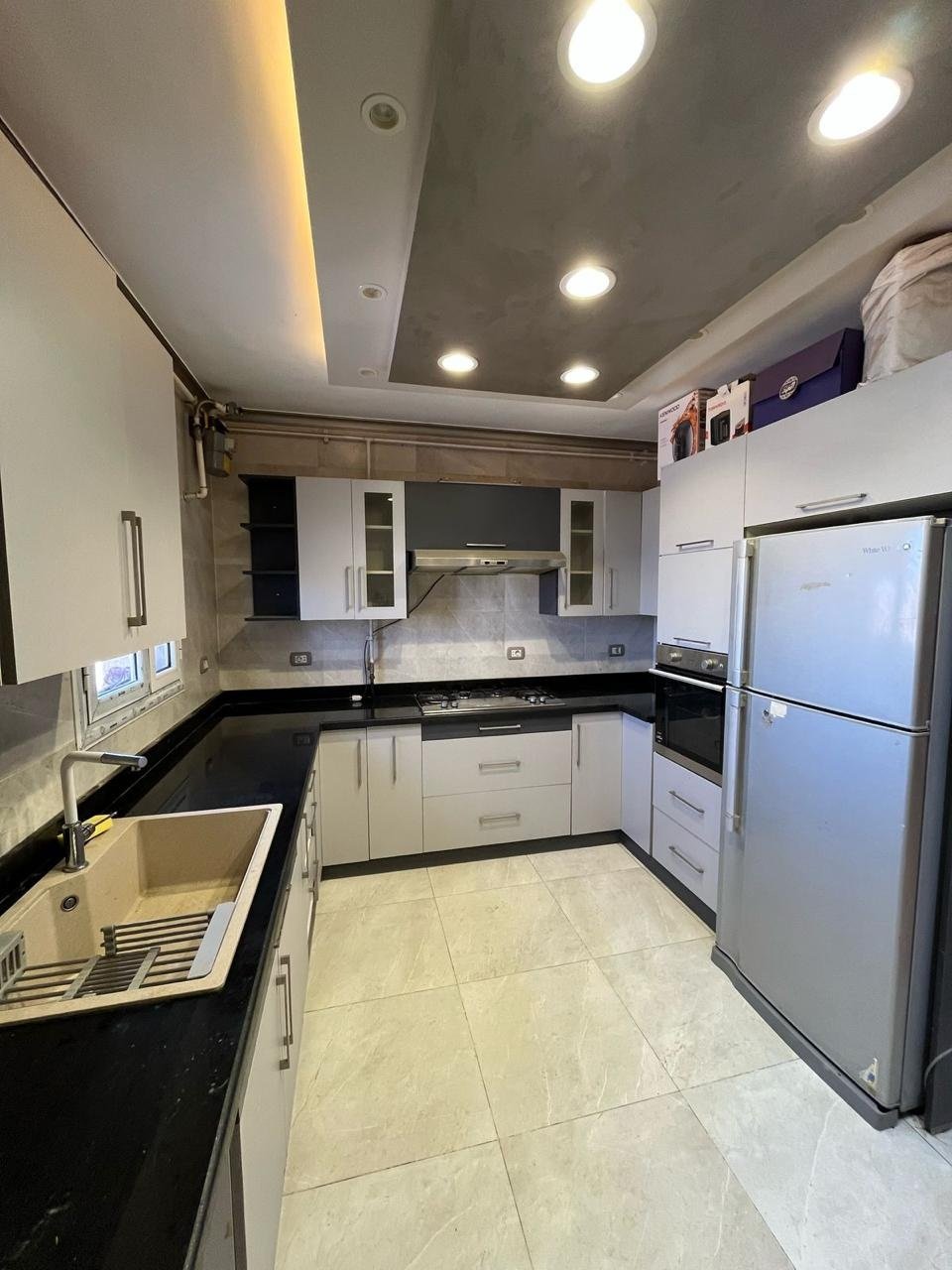 32-the-square-apartment-rent-444-06 Kitchen appliances and worktops, The Square apartment for rent | أجهزة وأسطح المطبخ، شقة للإيجار في ذا سكوير
