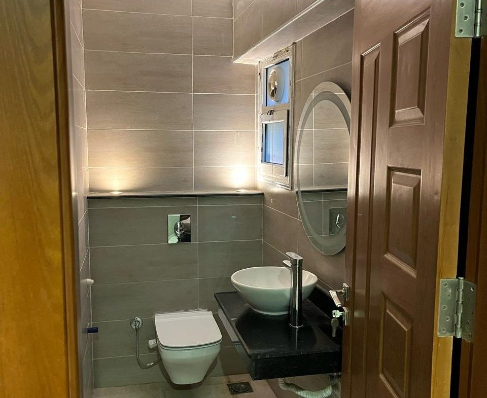 Guest bathroom, The Square apartment for rent | حمام ضيوف، شقة للإيجار في ذا سكوير