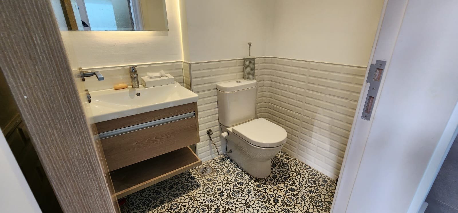37-marassi-greek-294-06 Bathroom washbasin and toilet, villa for rent in Marassi Greek Village, North Coast | حوض ومرحاض الحمام، فيلا للإيجار في مراسي جريك، الساحل الشمالي