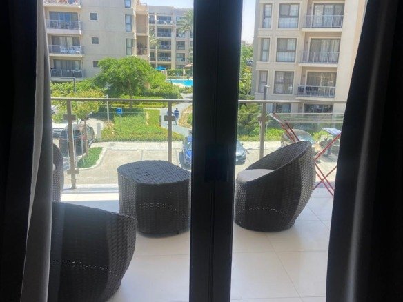 Terrace with seating and pool view, chalet for rent in Marassi Marina 2, North Coast | تراس بجلسة وإطلالة على حمام السباحة، شاليه للإيجار في مراسي مارينا 2، الساحل الشمالي