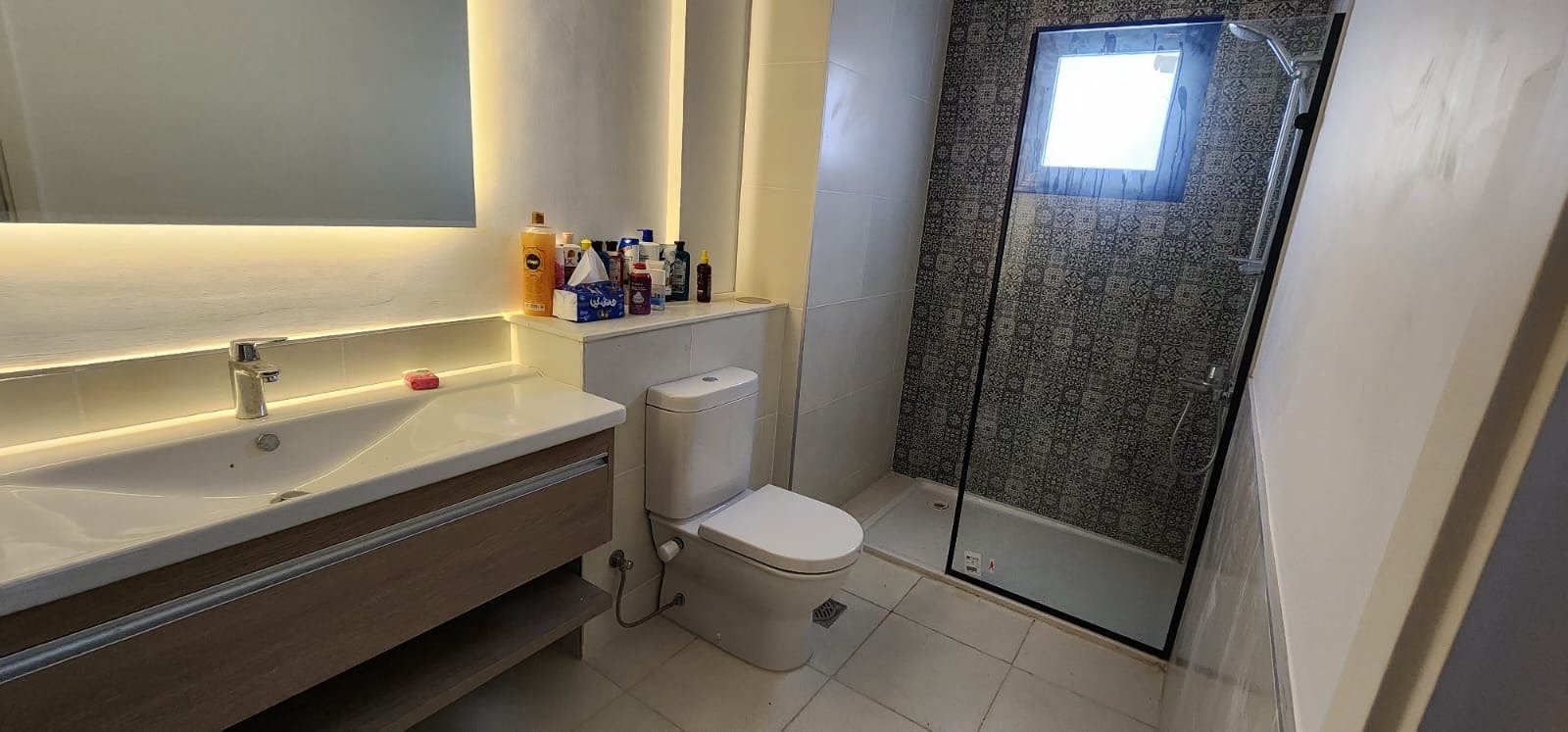 38-marassi-greek-294-07 Bathroom with shower, villa for rent in Marassi Greek Village, North Coast | حمام بدش، فيلا للإيجار في مراسي جريك، الساحل الشمالي