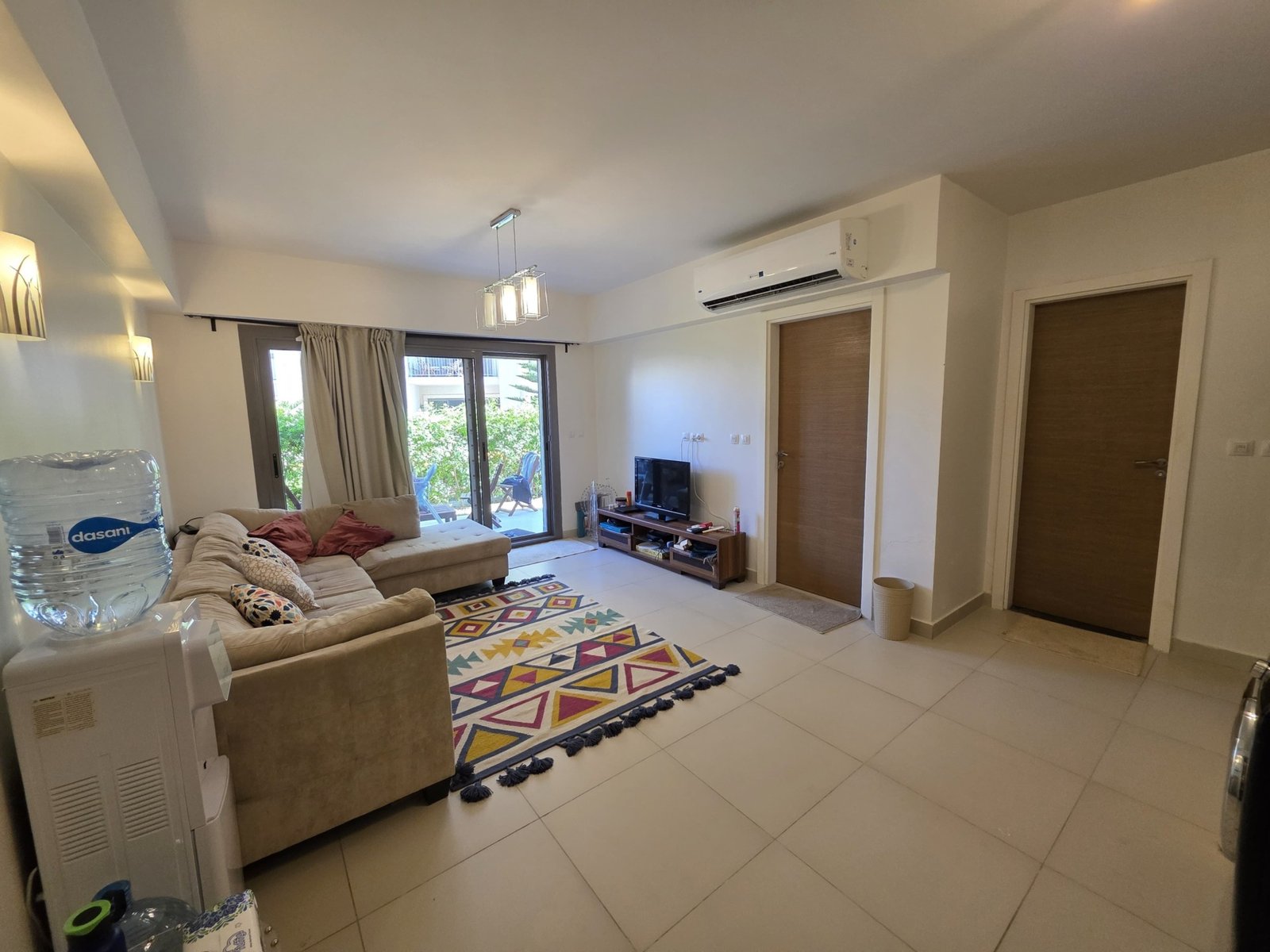 Living room seating, chalet for rent in Marassi Marina 1, North Coast | جلسة غرفة المعيشة، شاليه للإيجار في مراسي مارينا 1، الساحل الشمالي