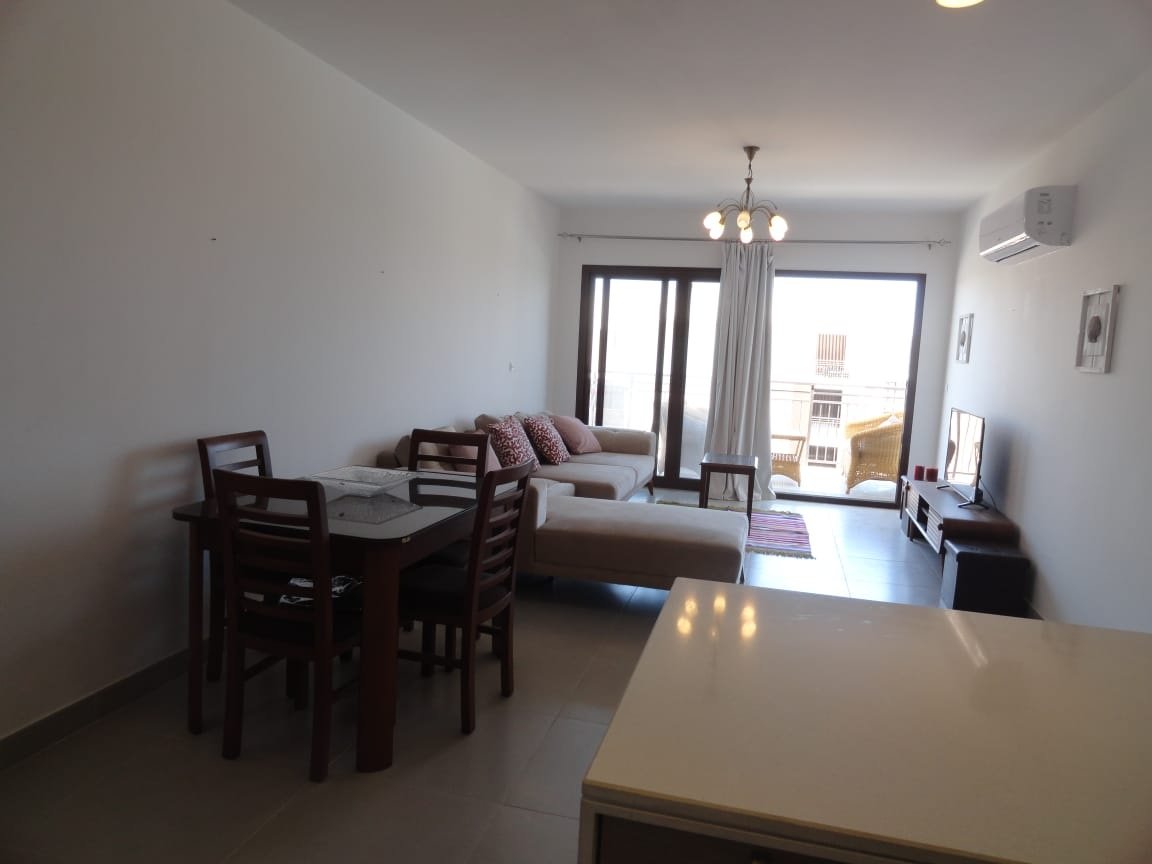 4-marassi-marina1-studio-rent-237-03 Dining area and open kitchen, Marassi Marina 1 North Coast studio for rent | السفرة والمطبخ المفتوح، ستوديو للإيجار في مراسي مارينا 1 الساحل الشمالي